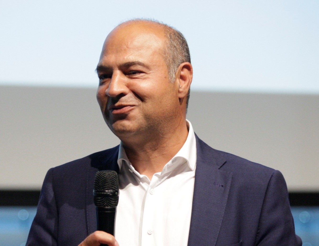 discover amir arooni