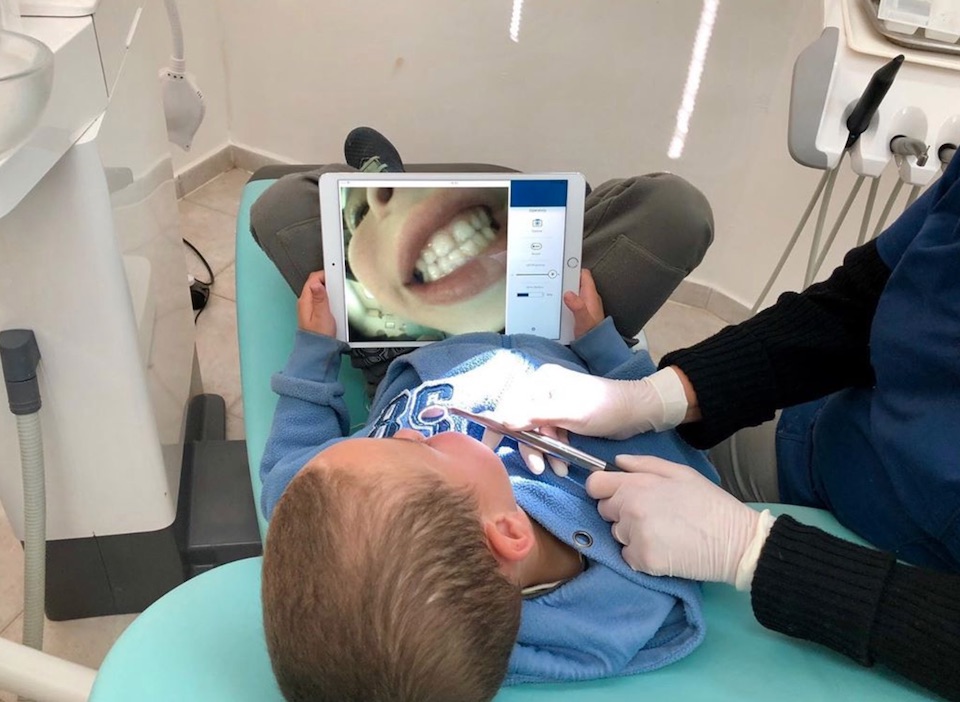 Dental SMARTmirror in use