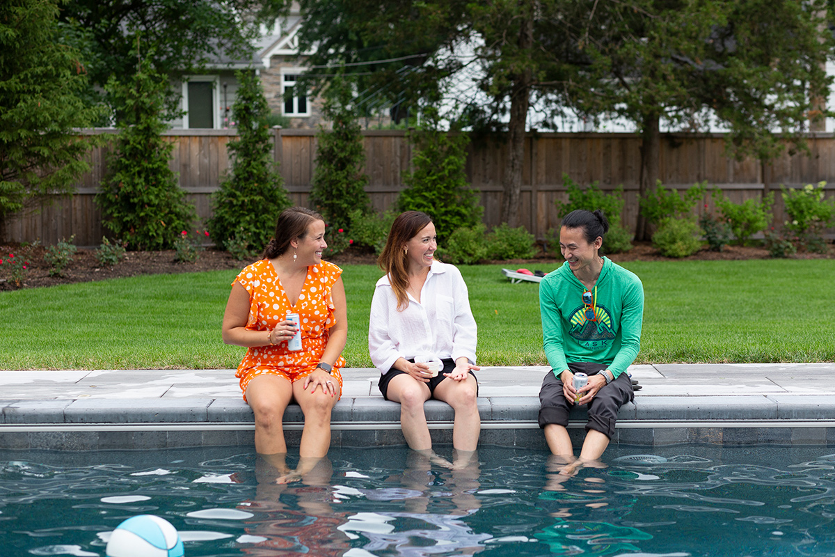 Inspirant team members with their legs in a pool