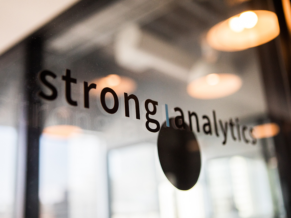 Strong Analytics room