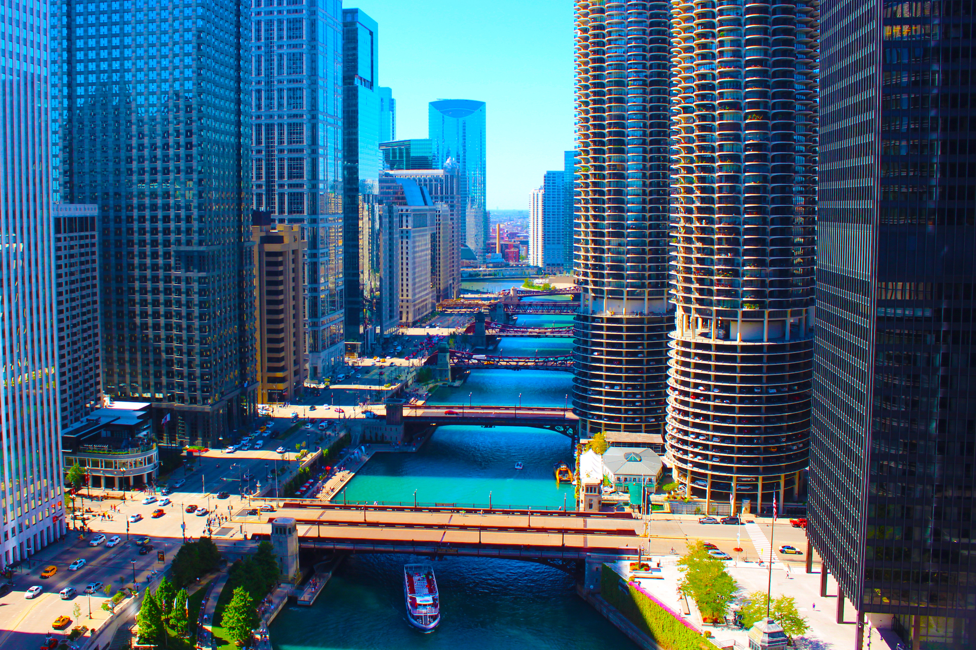 A photo of the Chicago River.