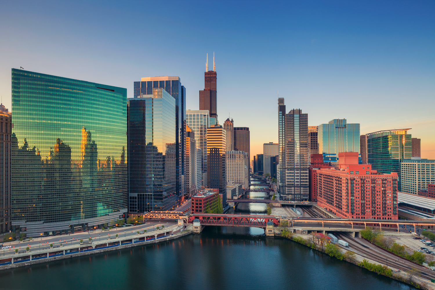 chicago skyline deloitte 500 chicago companies fast 500 2021