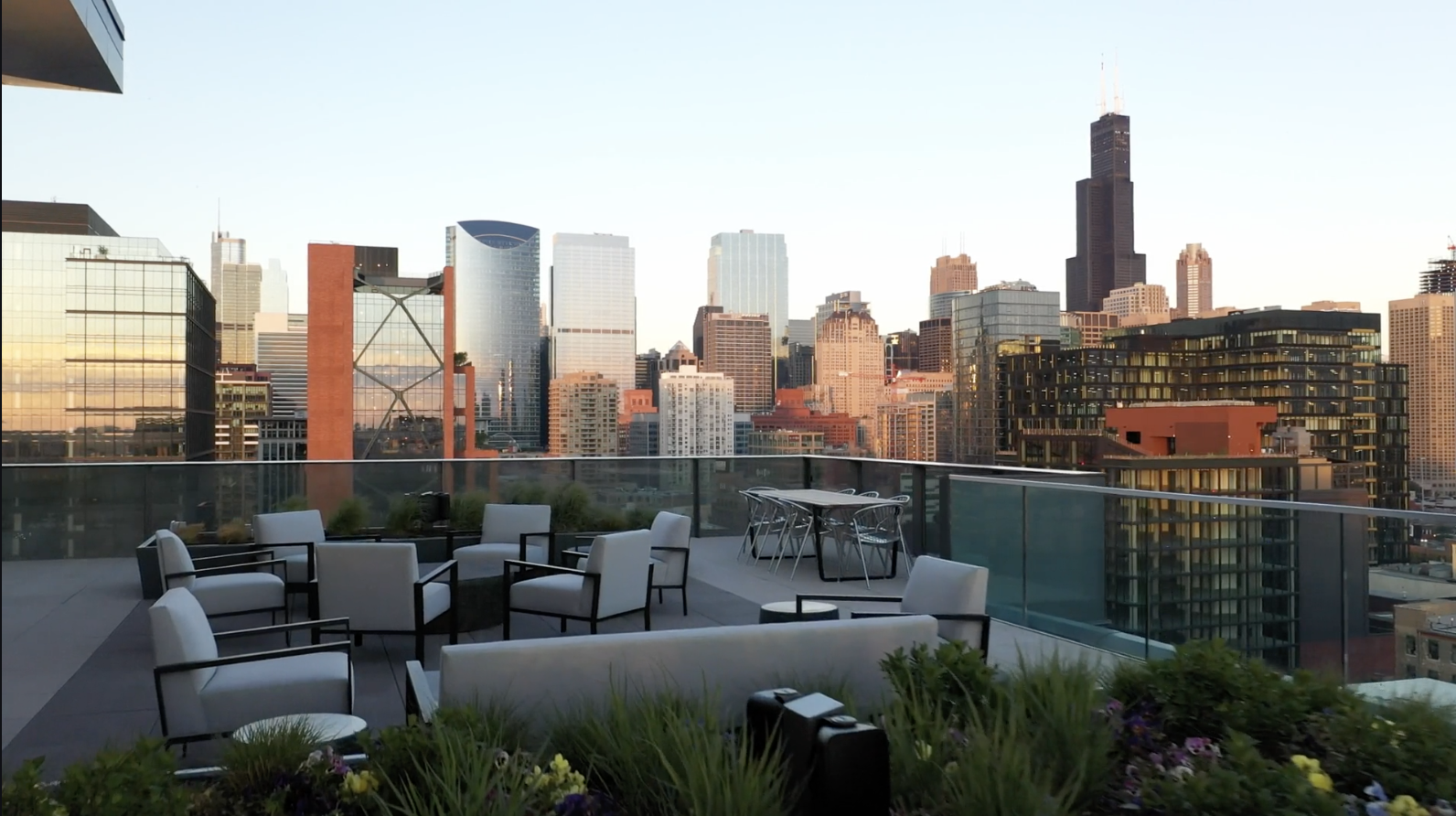 The building’s rooftop patio provides a sweeping view of Chicago’s skyline.